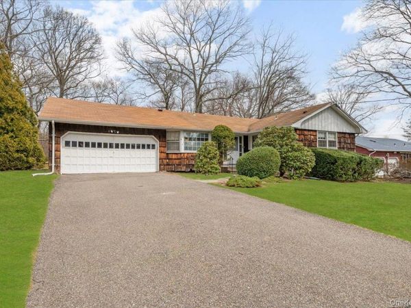 8 Skyline Drive , Huntington, NY 11743