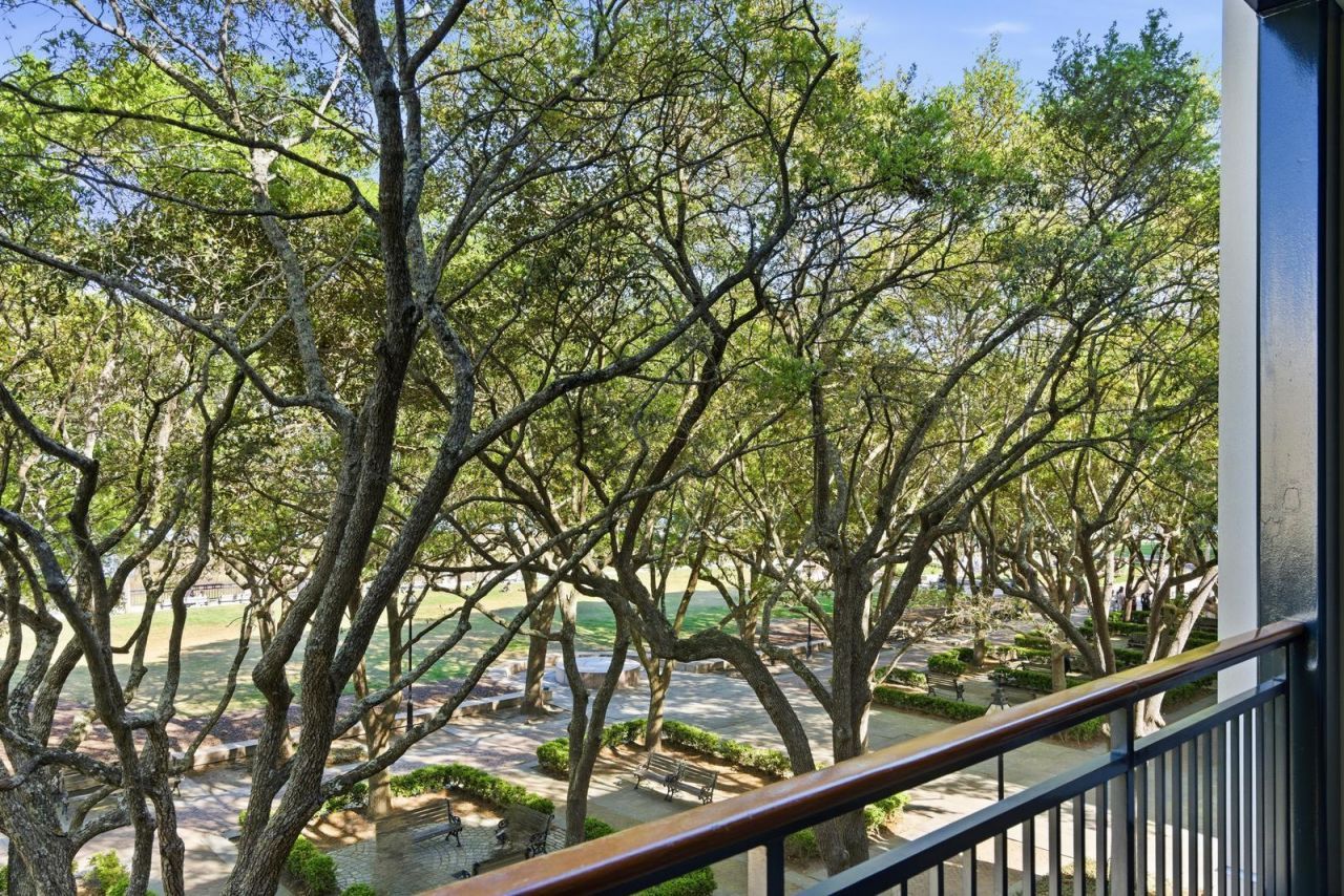 1 Vendue Range Photo 12