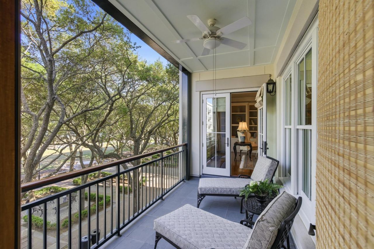 1 Vendue Range Photo 18