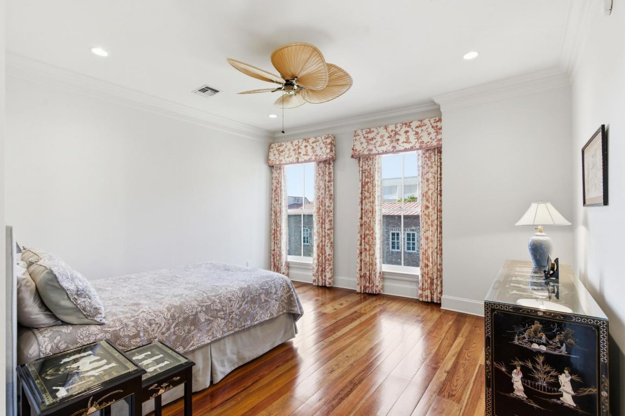 1 Vendue Range Photo 45