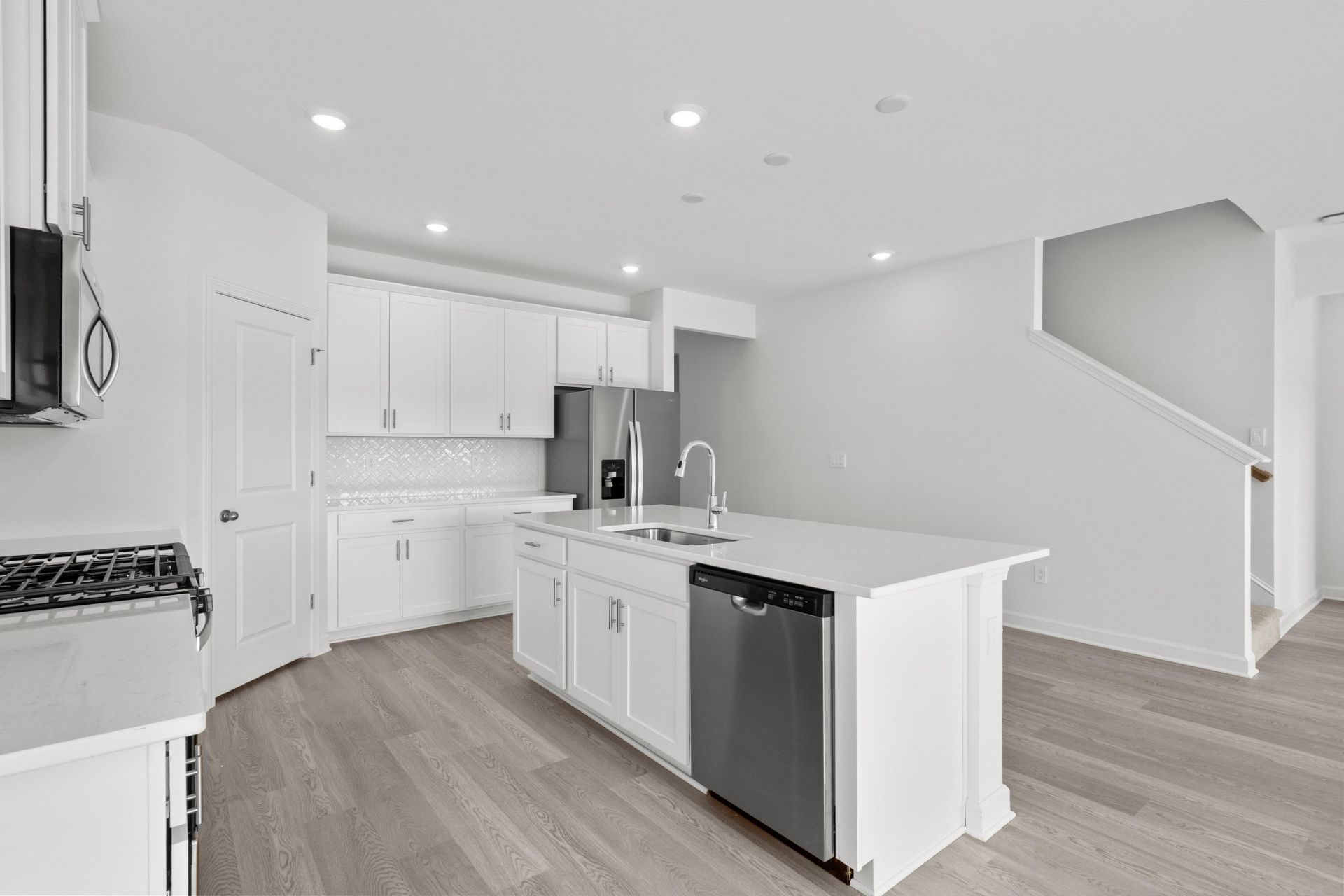 8212 Essence Dr. Photo 16