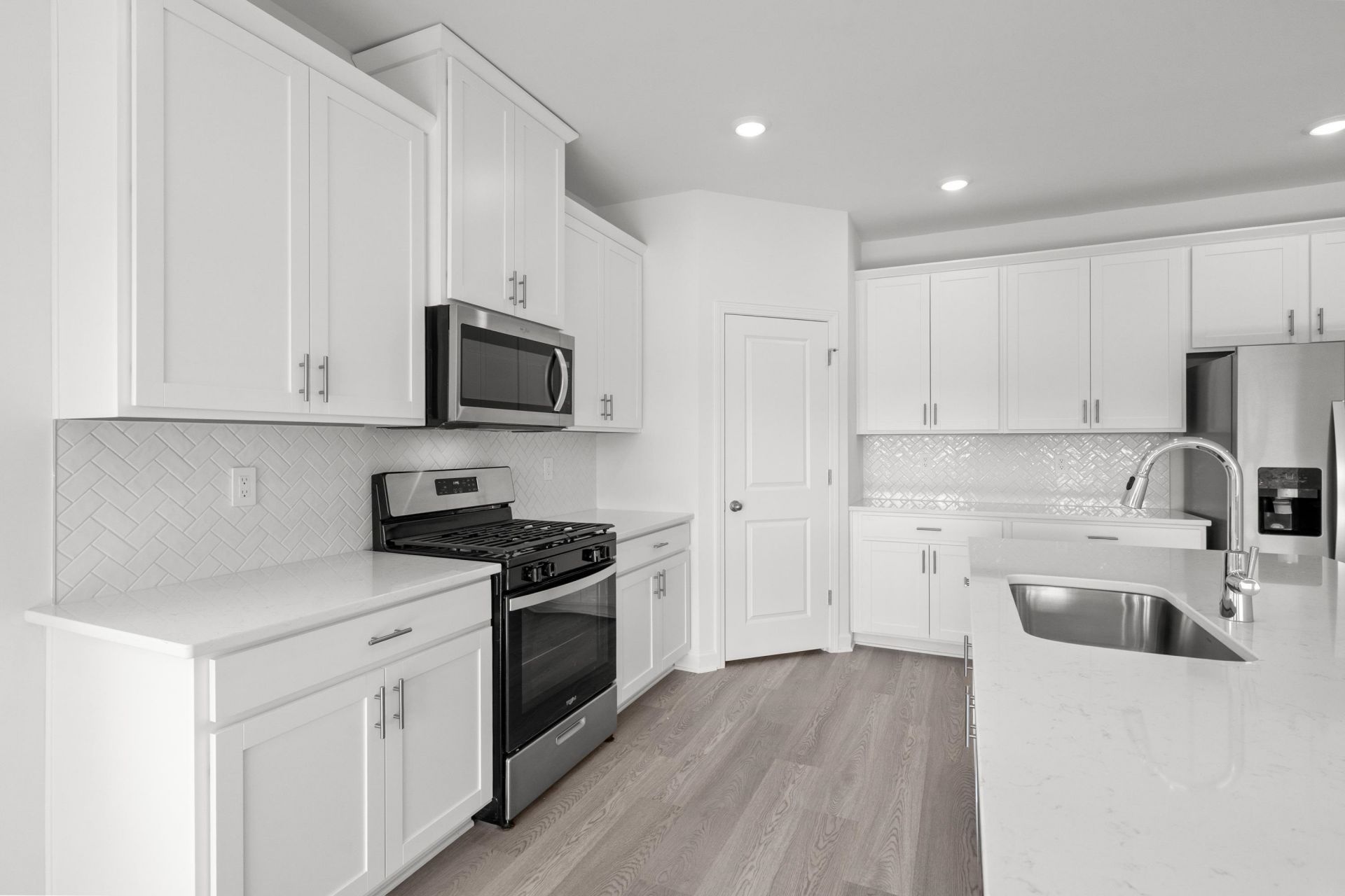 8212 Essence Dr. Photo 17