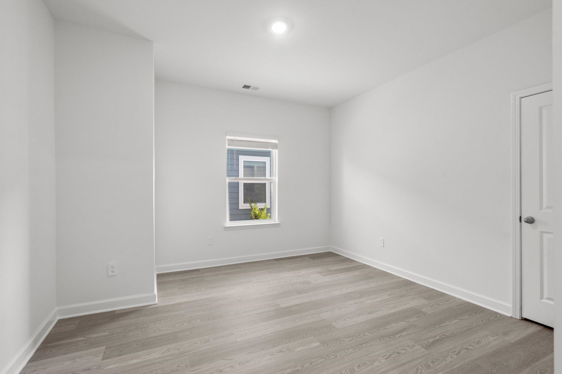 8212 Essence Dr. Photo 28