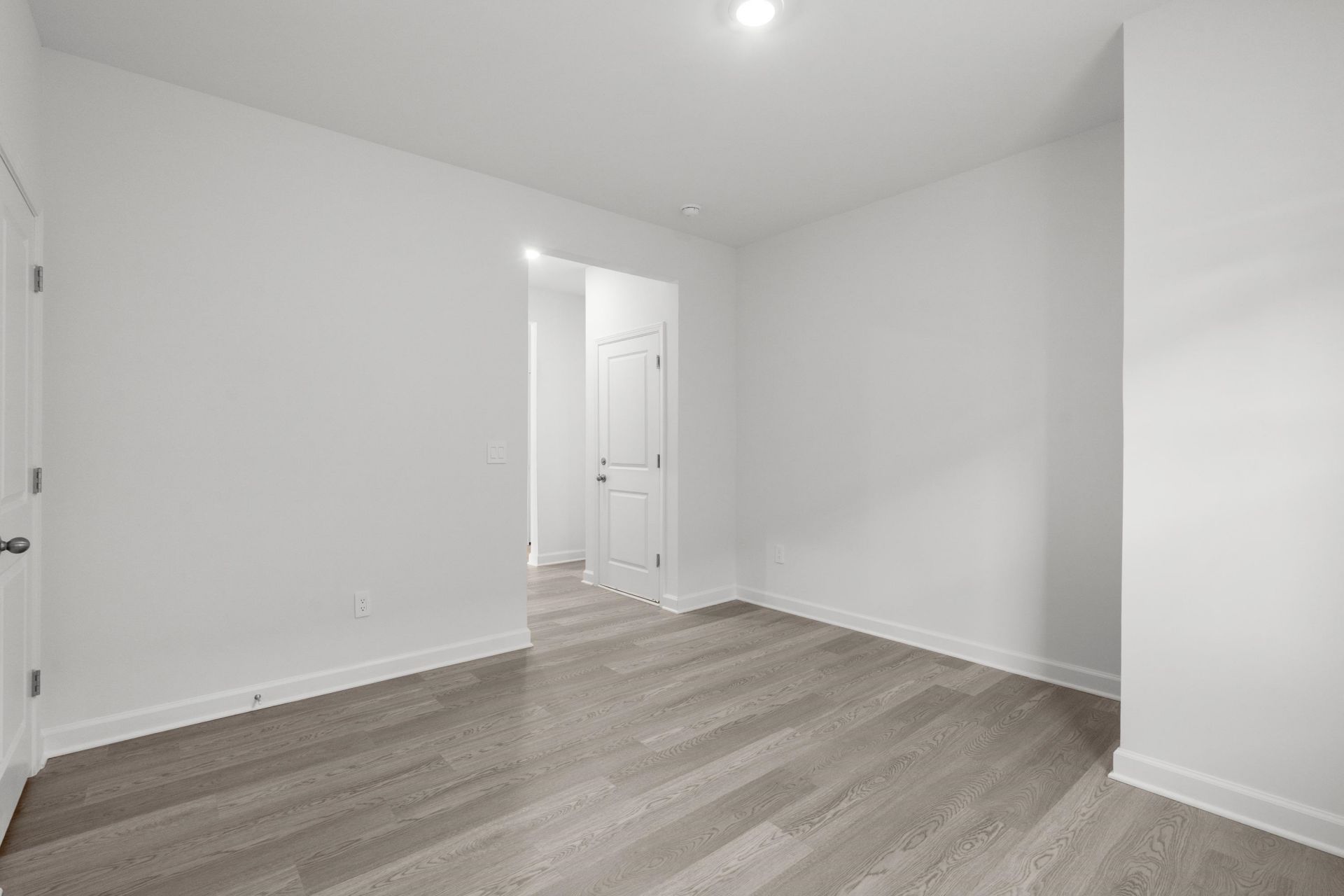 8212 Essence Dr. Photo 29