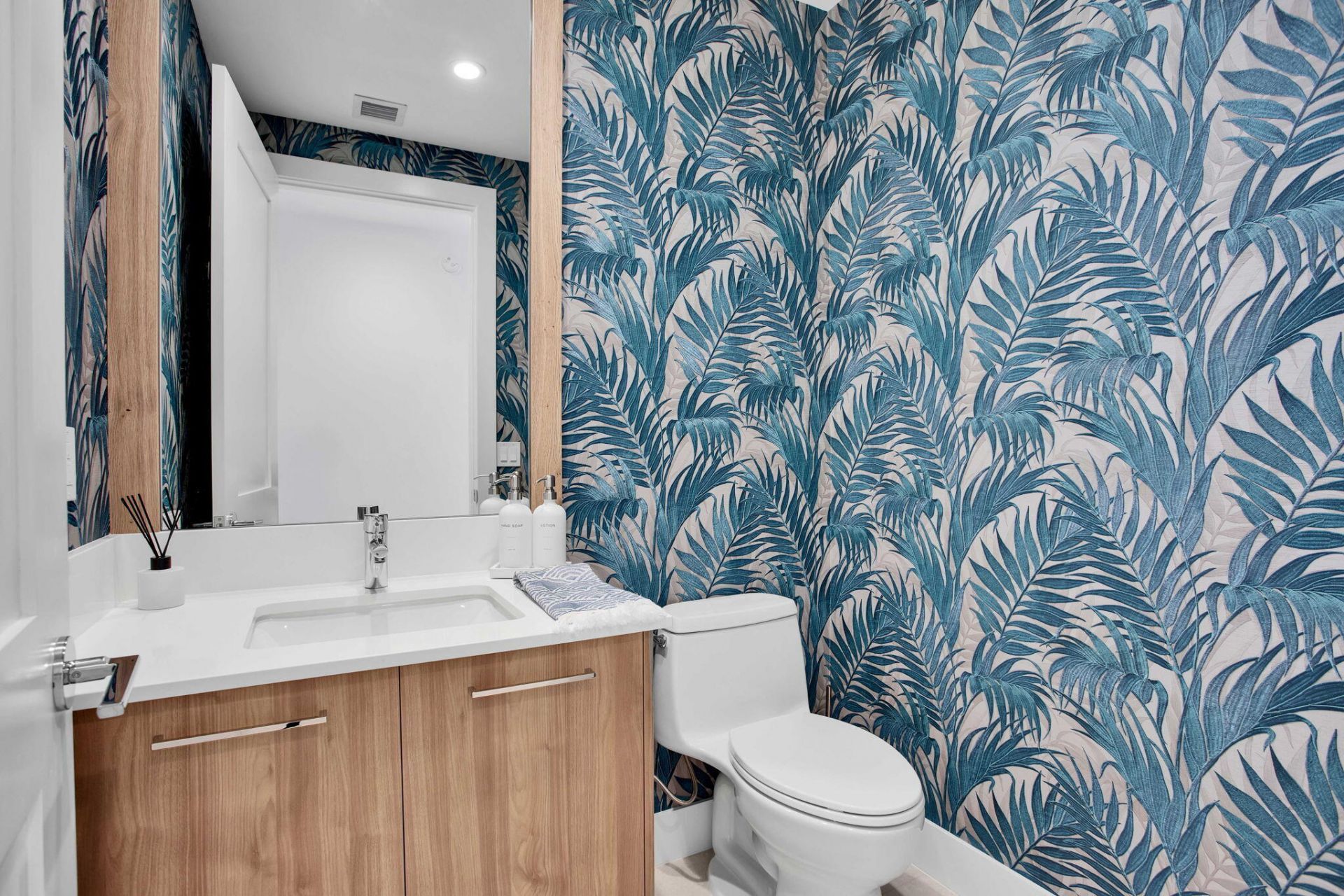 151 N Seabreeze Boulevard, Unit 1102, Fort Lauderdale, FL 33304 Photo