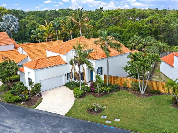 2596 La Cristal Circle, Palm Beach Gardens, FL 33410