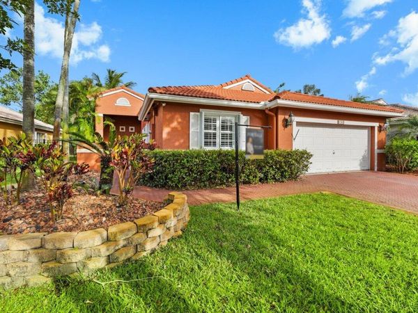 363 SW 161st Avenue, Pembroke Pines, FL 33027