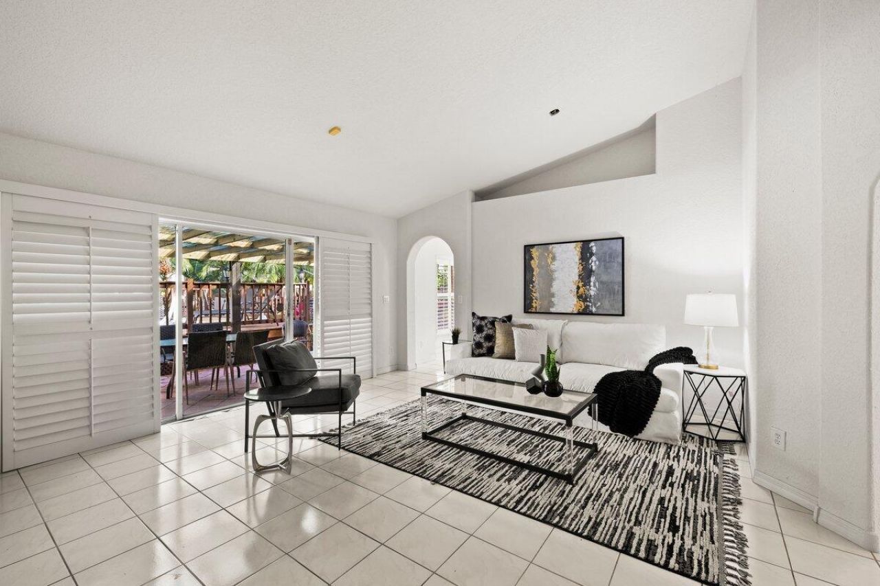 363 SW 161st Avenue, Pembroke Pines, FL 33027 Photo