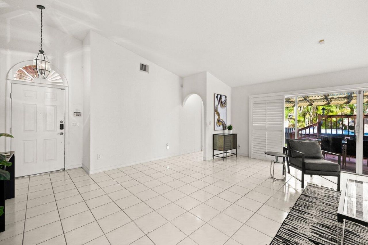 363 SW 161st Avenue, Pembroke Pines, FL 33027 Photo