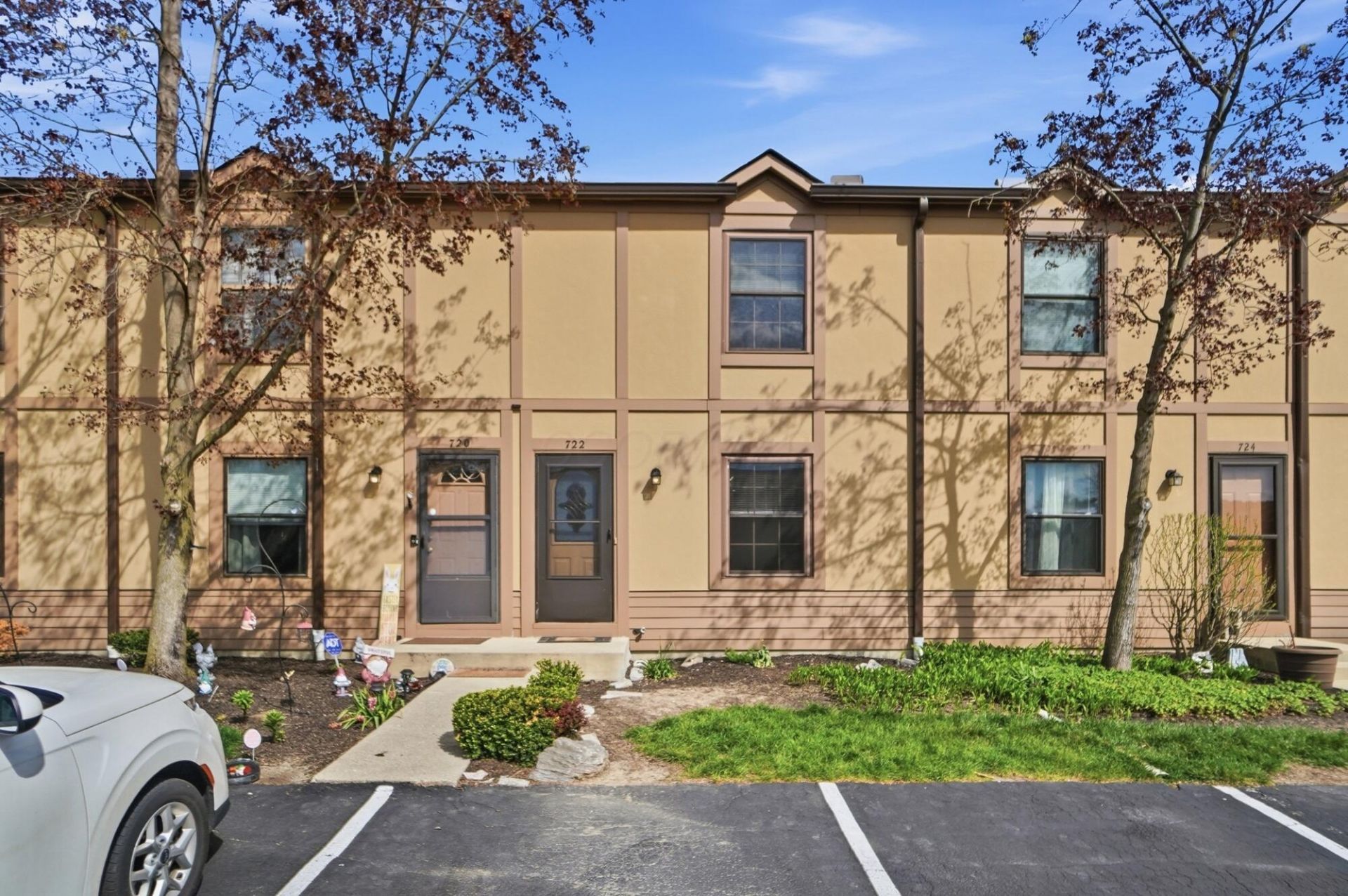 722 Michael View Court, Unit 122, Worthington, OH 43085 Main Photo