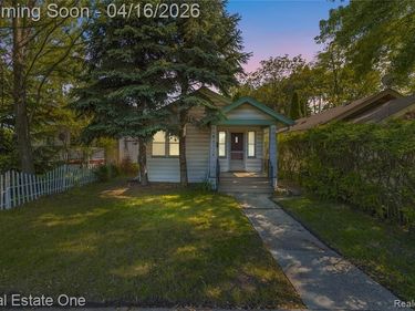842 E 10 Mile Road, Ferndale, MI 48220