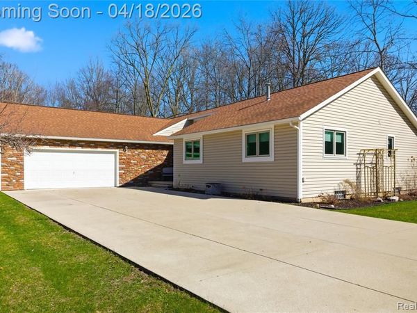 21568 Cass Street, Farmington Hills, MI 48335