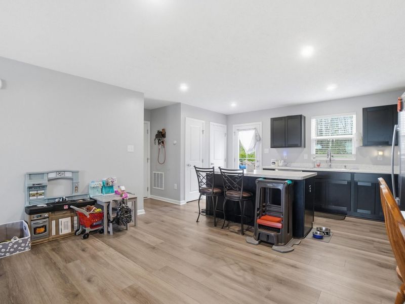 207 Chesapeake Circle, Springfield, OH 45505 Photo 9