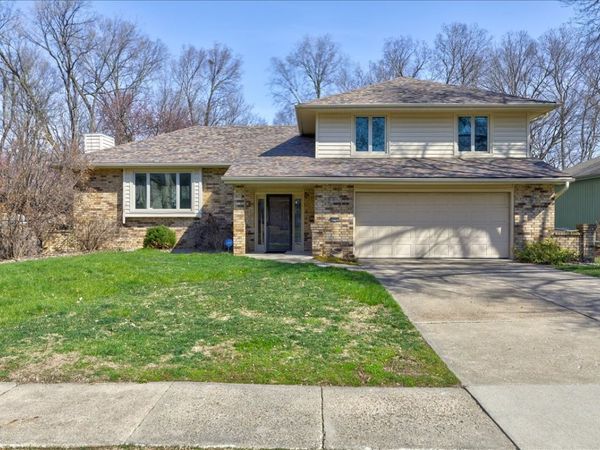 10165 Lincoln Avenue, Clive, IA 50325