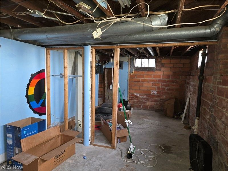 12416 Mortimer Avenue, Cleveland, OH 44111 Photo 22