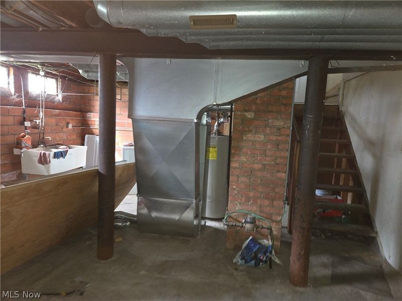 12416 Mortimer Avenue, Cleveland, OH 44111 Photo 23