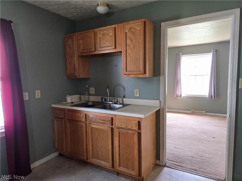 12416 Mortimer Avenue, Cleveland, OH 44111 Photo 8