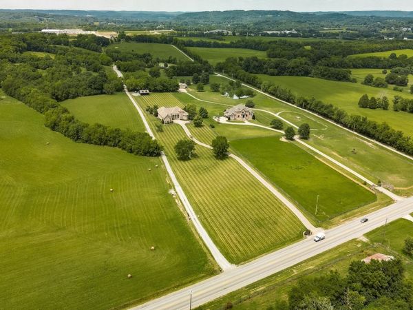 2436 Long Hollow Pike , Hendersonville, TN 37075