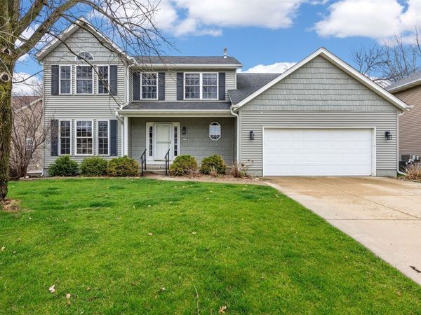 7329 Hampshire DR NE, Cedar Rapids, IA 52402