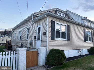 137 E WALTER STREET, SUMMIT HILL, PA 18250