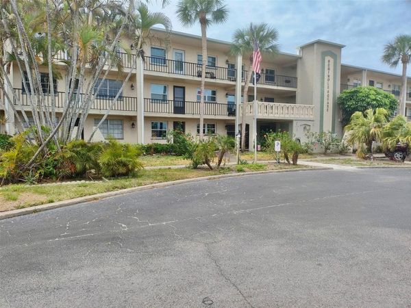 11700 PARK BLVD , Unit 104, SEMINOLE, FL 33772