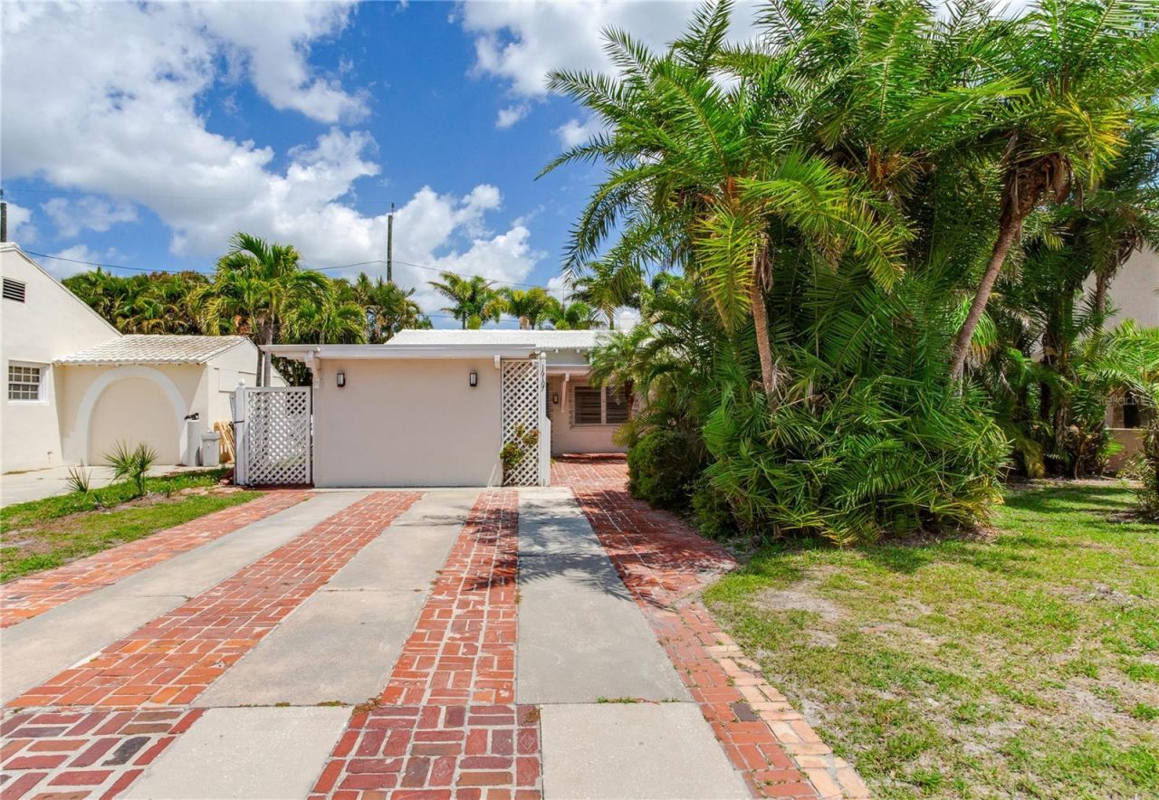 16107 Gulf Boulevard, Redington Beach, FL 33708 Photo