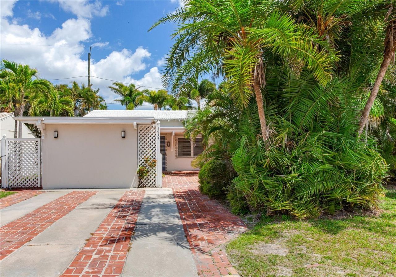 16107 Gulf Boulevard, Redington Beach, FL 33708 Photo