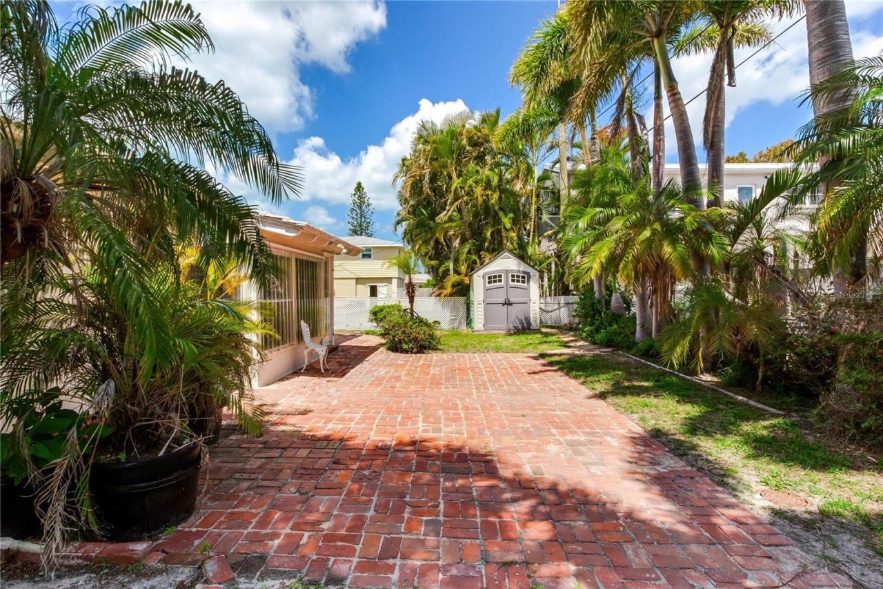 16107 Gulf Boulevard, Redington Beach, FL 33708 Photo