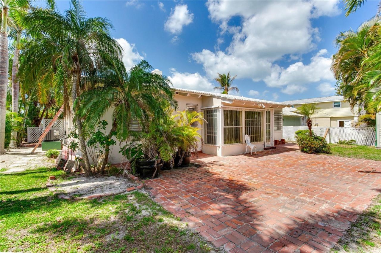 16107 Gulf Boulevard, Redington Beach, FL 33708 Photo