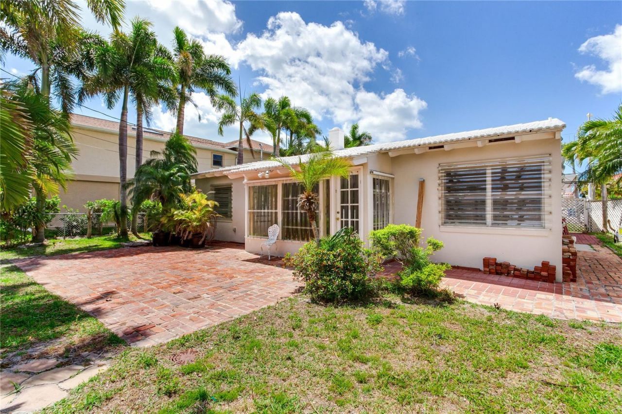 16107 Gulf Boulevard, Redington Beach, FL 33708 Photo