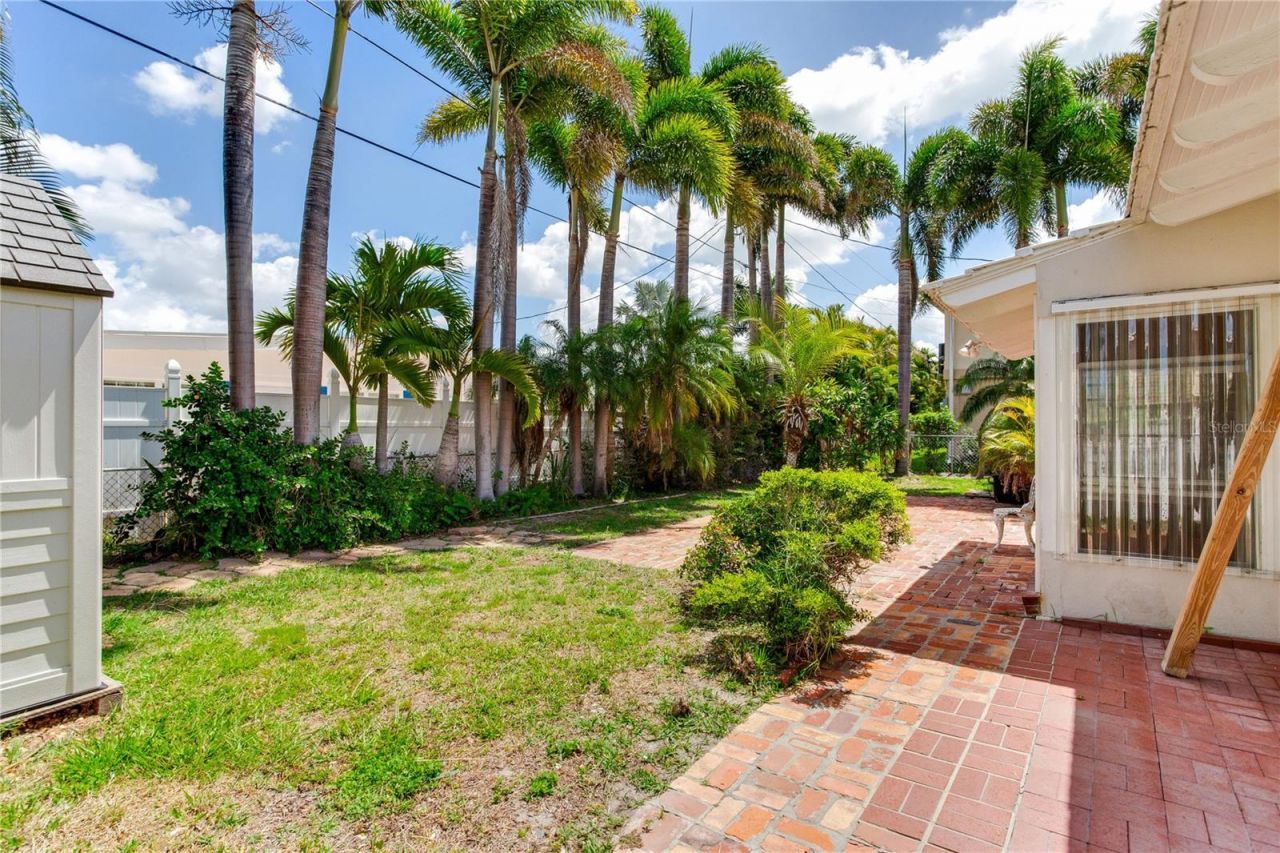 16107 Gulf Boulevard, Redington Beach, FL 33708 Photo