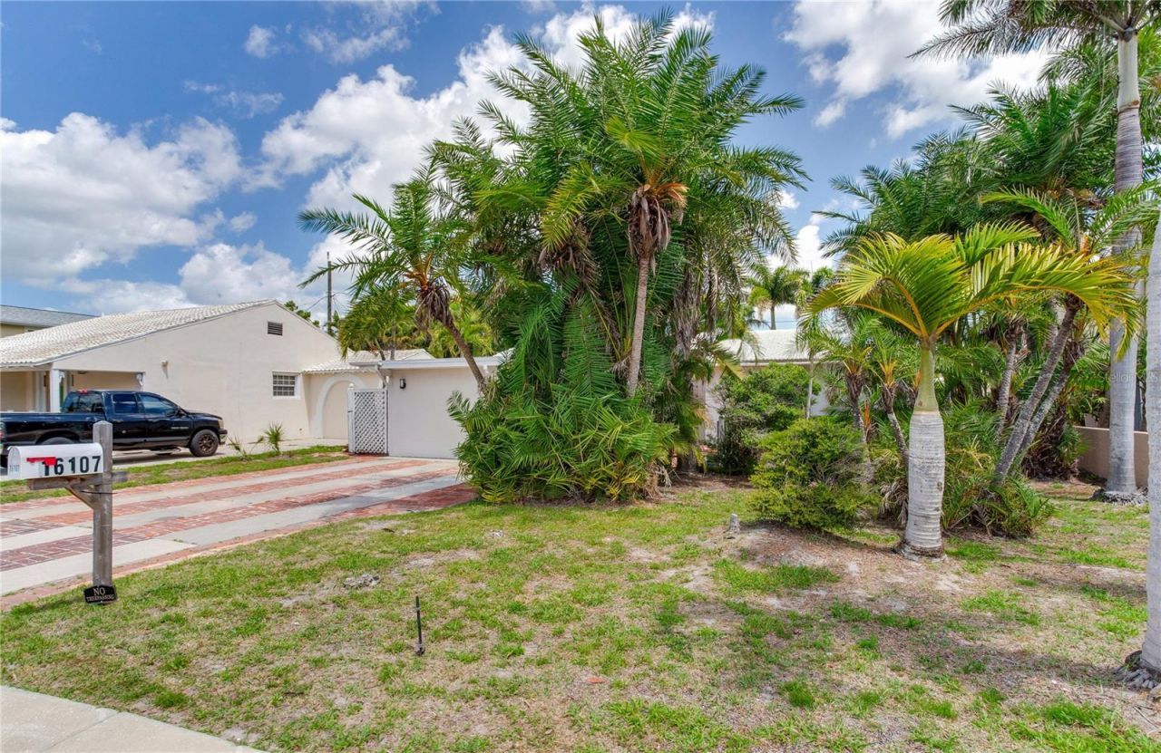 16107 Gulf Boulevard, Redington Beach, FL 33708 Photo