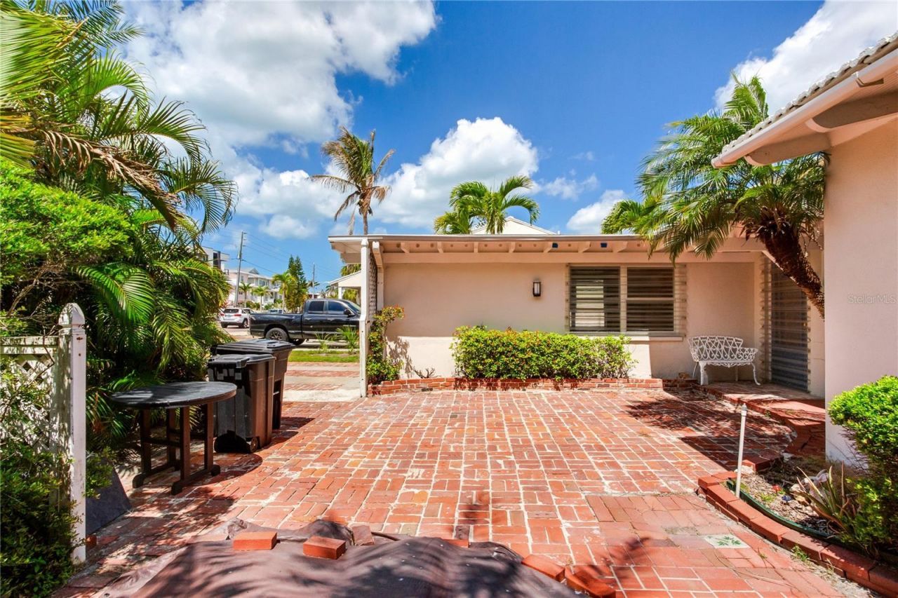 16107 Gulf Boulevard, Redington Beach, FL 33708 Photo