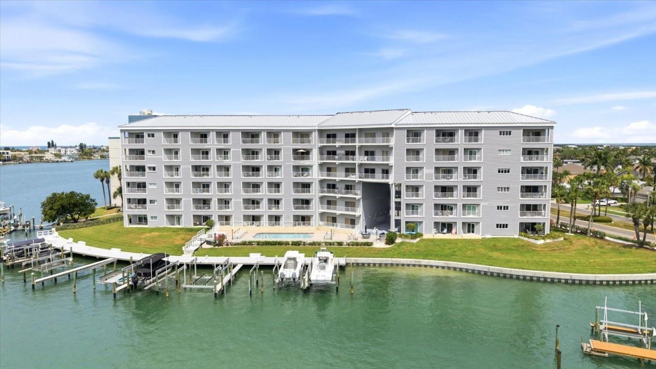 610 Island Way, Unit 607, Clearwater Beach, FL 33767 Photo