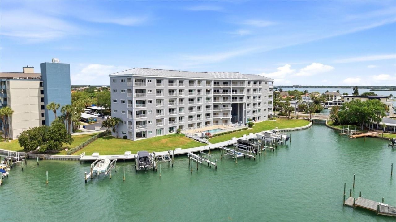 610 Island Way, Unit 607, Clearwater Beach, FL 33767 Photo