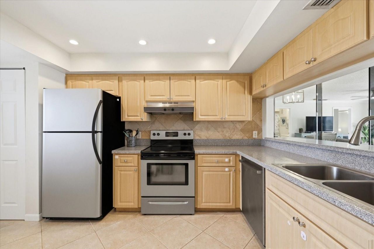 610 Island Way, Unit 607, Clearwater Beach, FL 33767 Photo