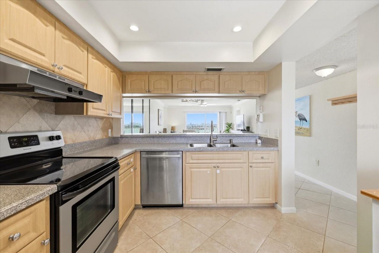 610 Island Way, Unit 607, Clearwater Beach, FL 33767 Photo