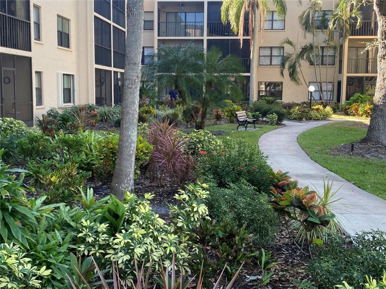 435 30th Avenue W, Unit D103, Bradenton, FL 34205 Photo