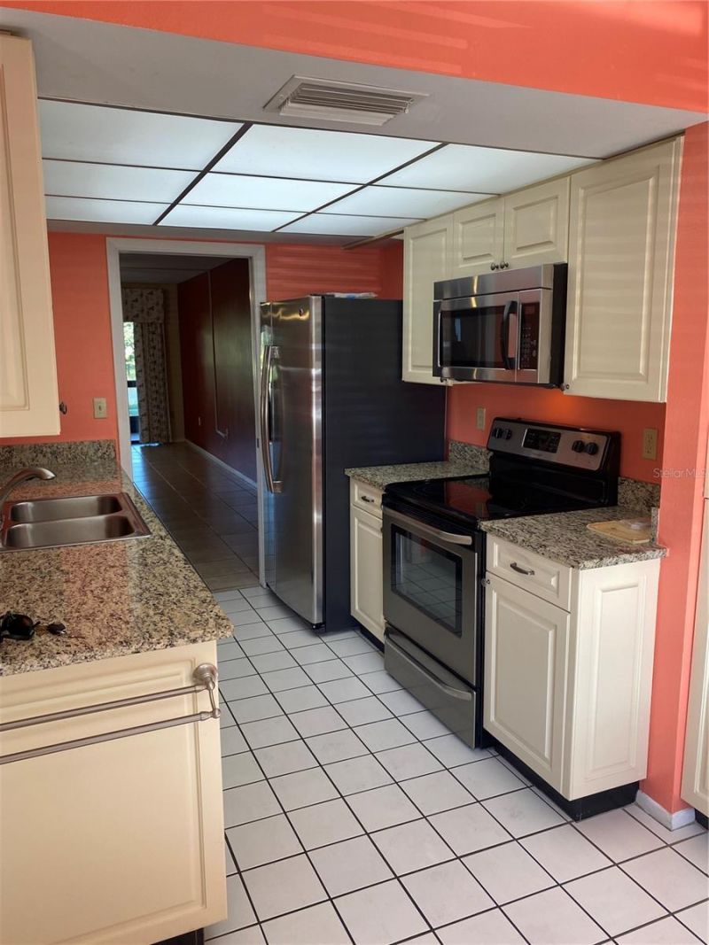 435 30th Avenue W, Unit D103, Bradenton, FL 34205 Photo