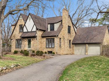 2 1/2 Webster Place, Hopkins, MN 55305