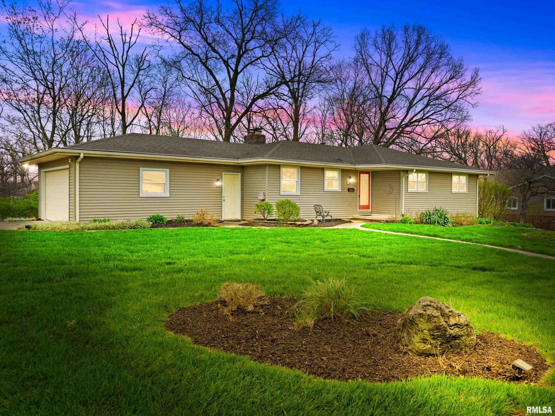 6434 N Robinwood Avenue, Peoria, IL 61614 Main Photo