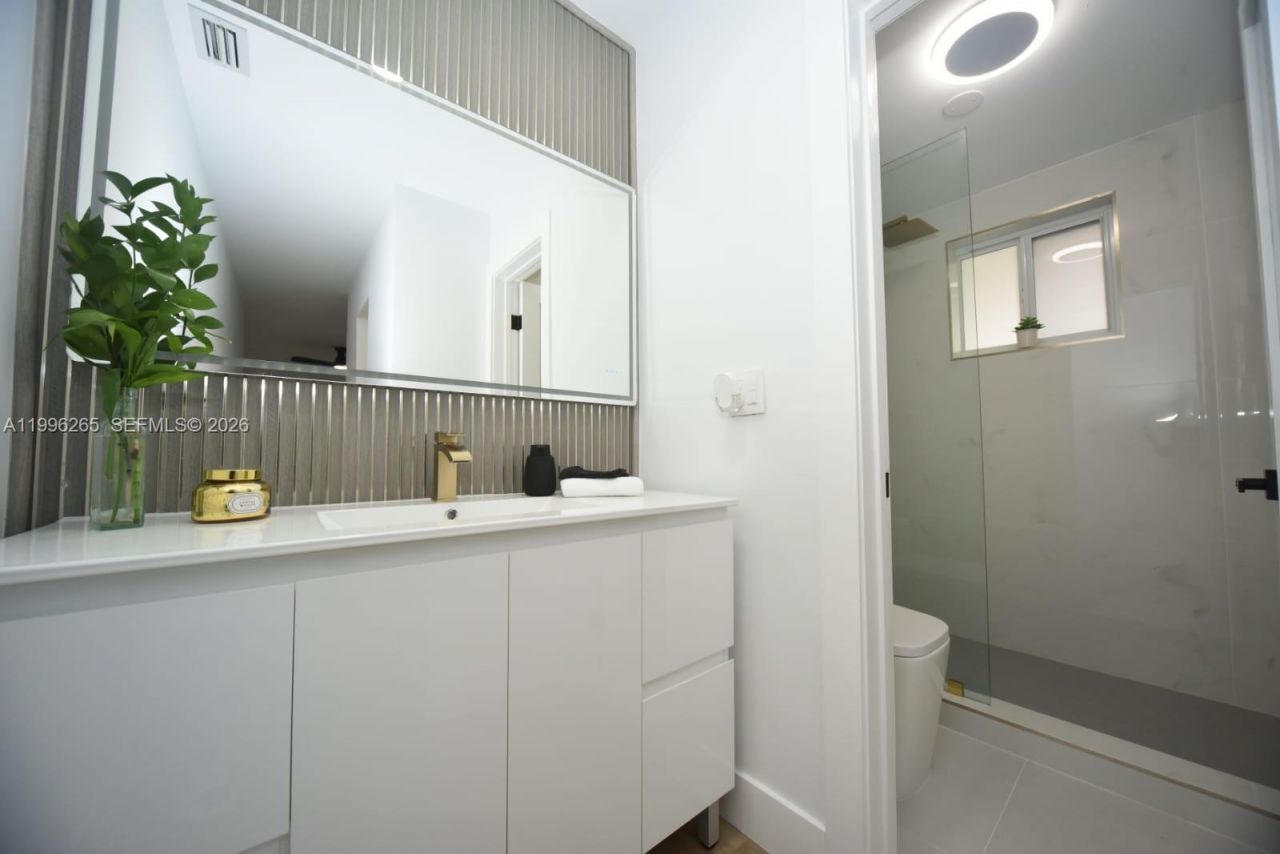 3280 NW 51st Ter, Miami, FL 33142 Photo