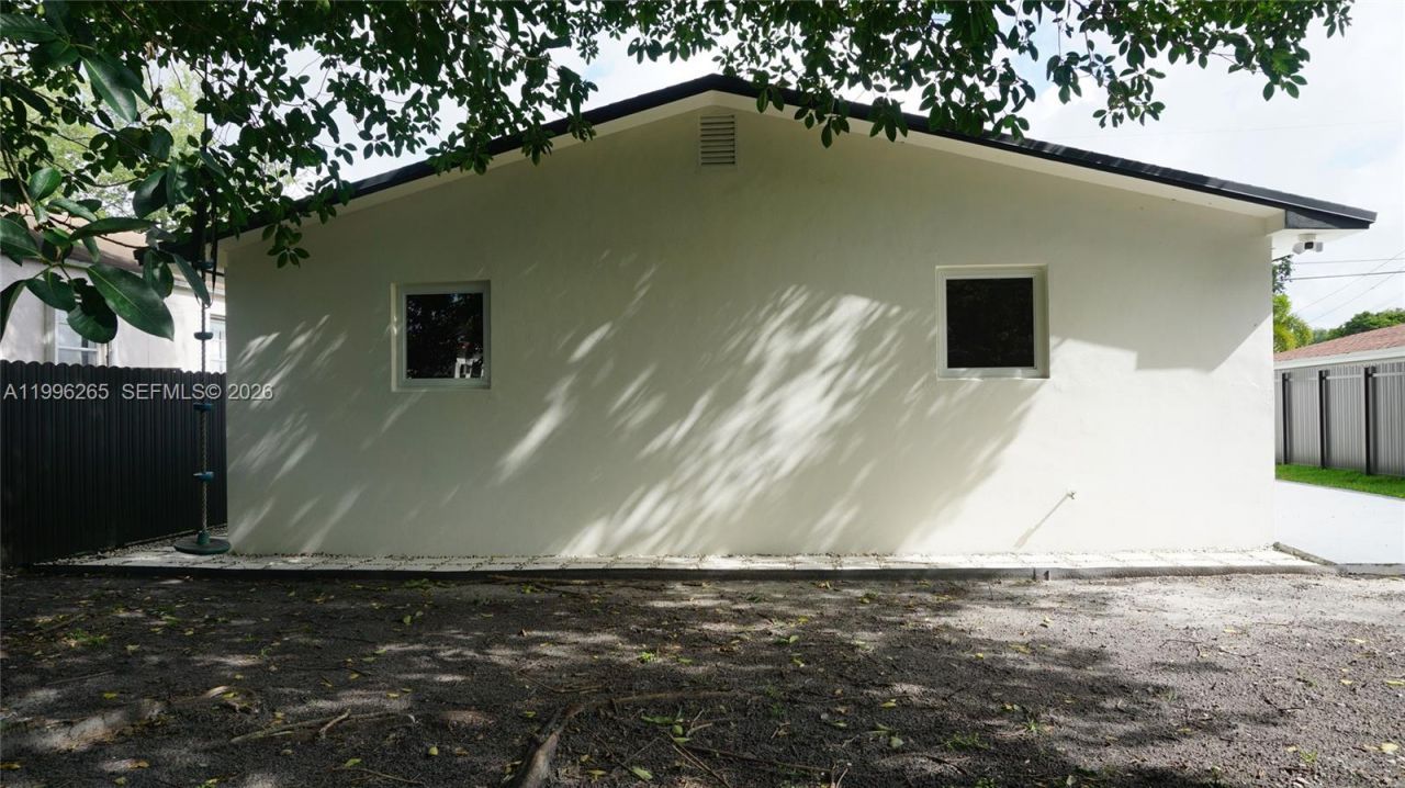 3280 NW 51st Ter, Miami, FL 33142 Photo