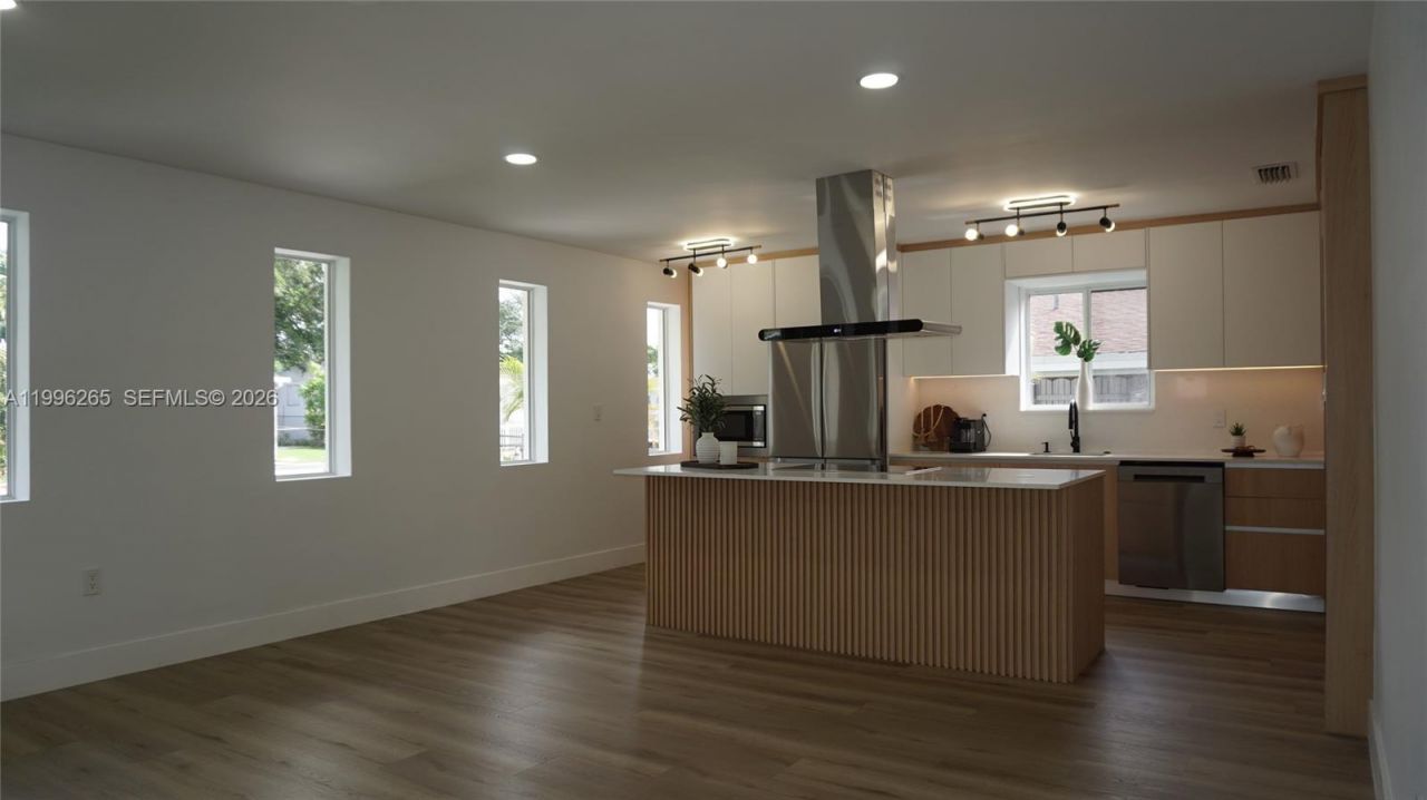 3280 NW 51st Ter, Miami, FL 33142 Photo