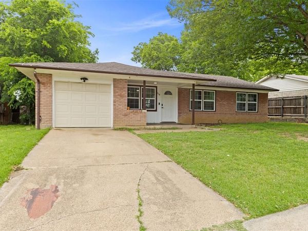 434 W Phillips Court, Grand Prairie, TX 75051