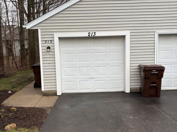 213 Hunters Lane NE, Unit 21, Rockford, MI 49341