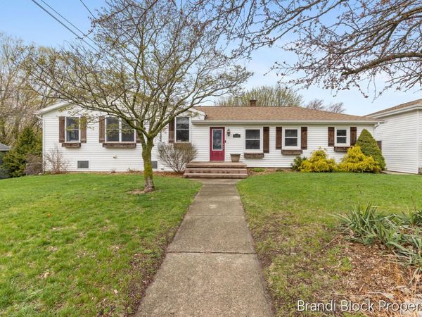 4275 Lester Drive NE, Grand Rapids, MI 49525