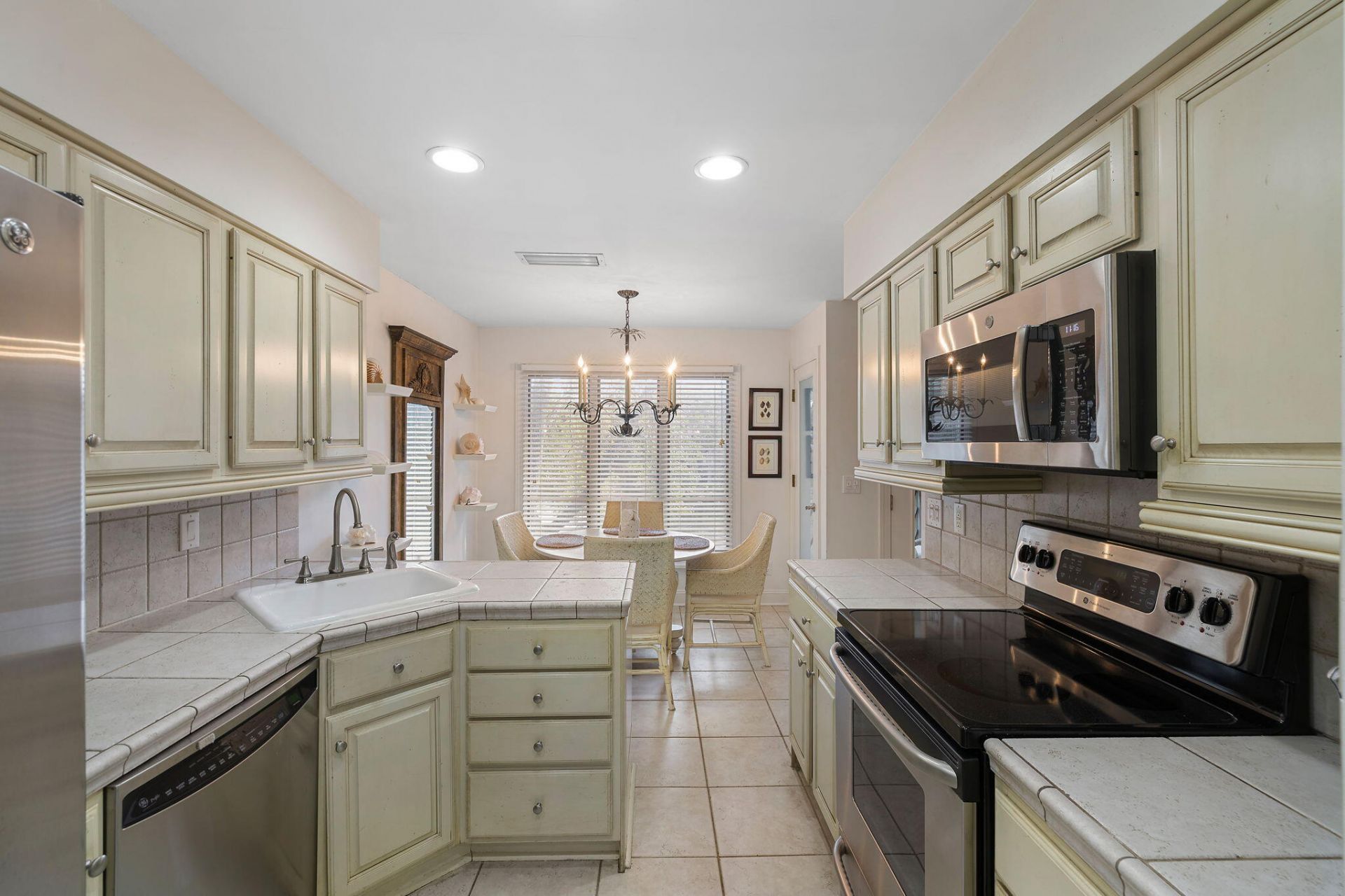 4758 Tennis Clb Lane Photo 6