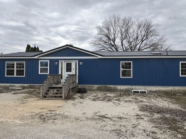 123 1st Avenue, Waucoma, IA 52171