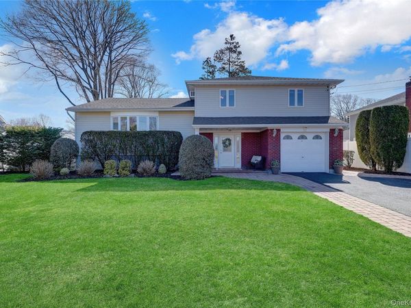 10 Dale Court, Massapequa, NY 11758